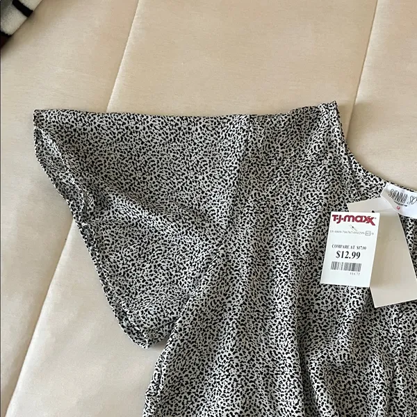 NWT Sienna Sky Black and White Patterned Blouse - Image 4