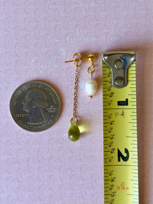 Handmade green mini teardrop Czech glass beads & freshwater pearls earrings💚 - Image 7