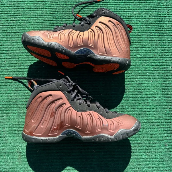 Nike Little Posite Pro GS 'Hyper Crimson' Size 4y Women’s Size 5.5 - Image 2