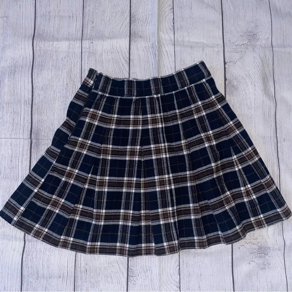 Hollister Classic Black Plaid Pleated Skirt - Image 3