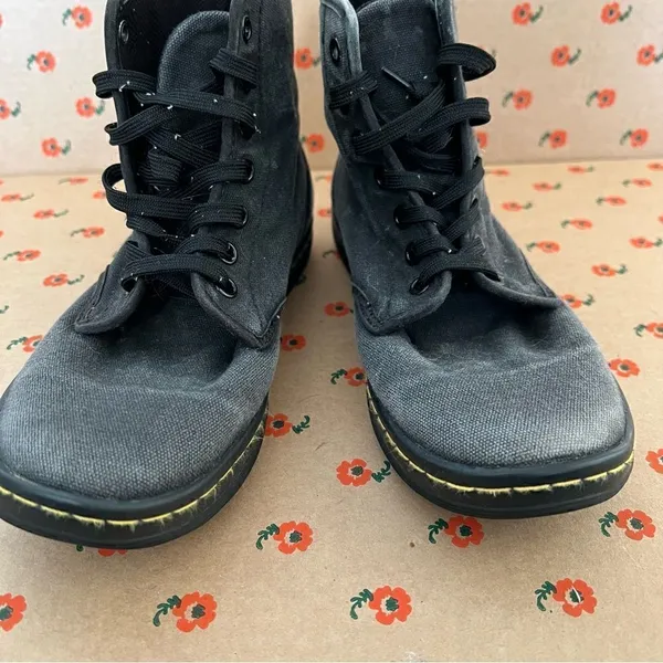 ✨ Dr.‎ Martens Doc Martens Women’s Black Gray Canvas Shoes 7 - Image 3