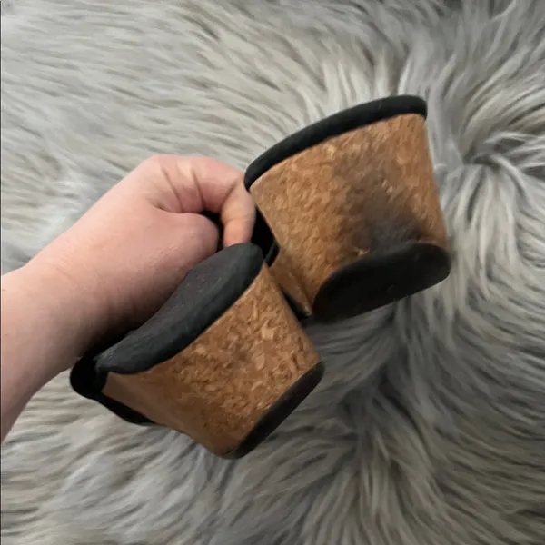 VGUC UGG Women's Black Slide Sandals Suede sz 8 - Image 5