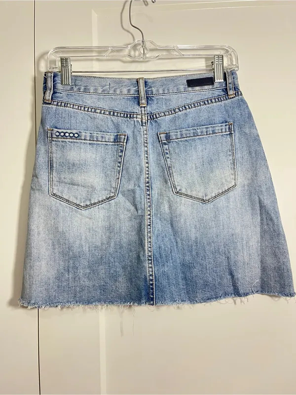 BLANKNYC Size 25 Light Wash Frayed Raw Hem Denim Mini Skirt - Image 3