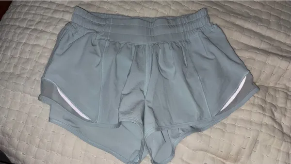 Lululemon Shorts 2.5" - Image 3