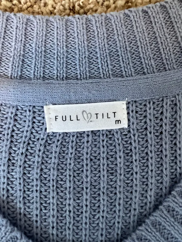 Tilly’s Cropped V-Neck Knit Sweater - Image 2