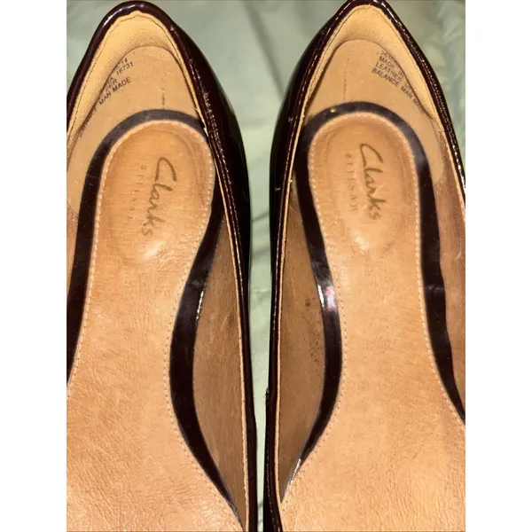 Clarks Artisan Sz 7.5 Burgundy Patent Leather Kitten Heel Pumps Pointed Toe - Image 8