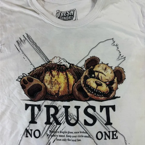 Fresh Laundry White Graphic Tee Size L - Image 5