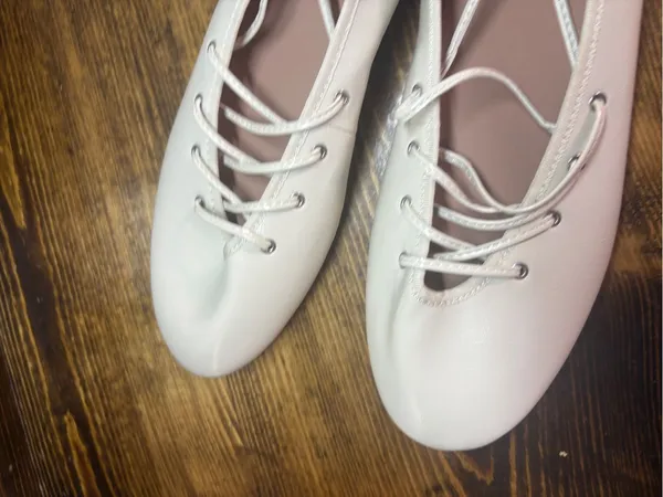 No boundaries beige lace up flats size 11 - Image 2
