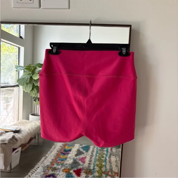 ALO Yoga High-Waist 3” Shorts in hot pink Large - Image 3