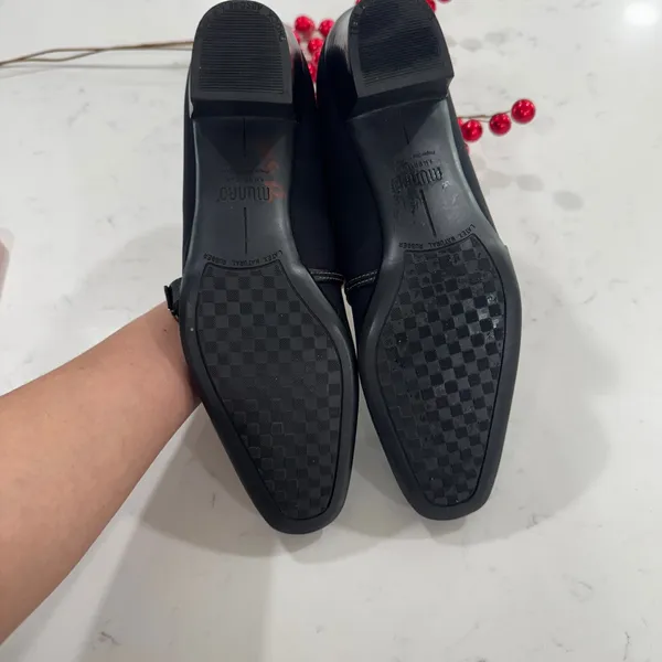 Munro Black Shoe with Silver Buckle - Image 8