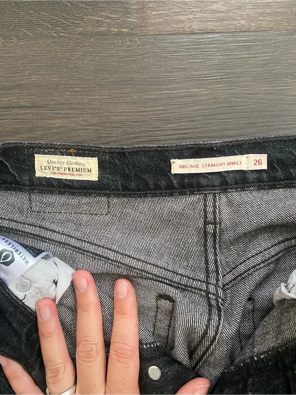 Levi’s Ribcage Straight Ankle Jeans W26 Black - Image 3
