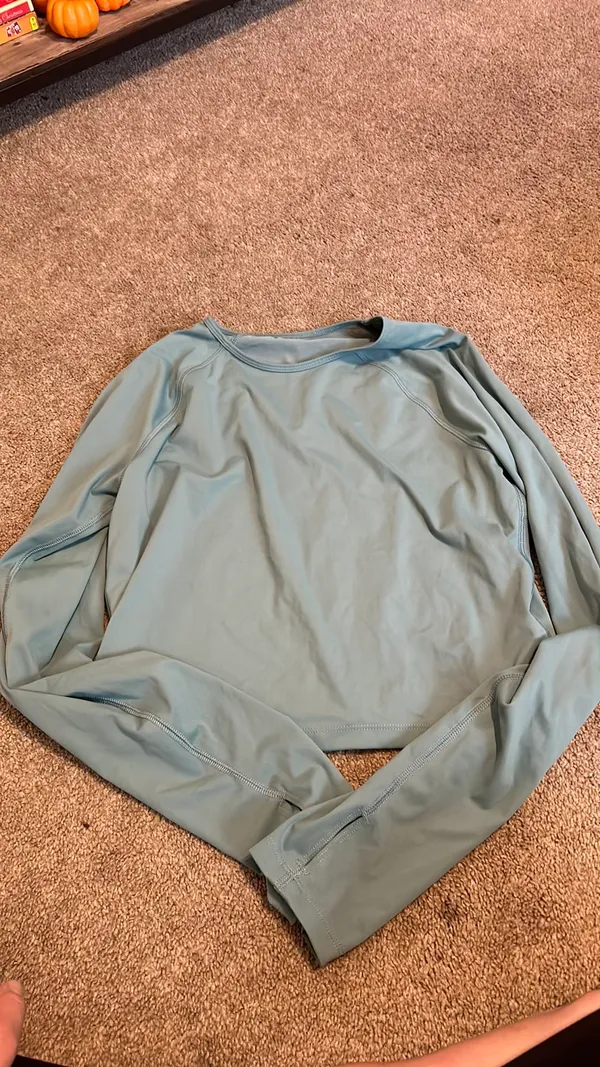 Workout Tops Size L - Image 2