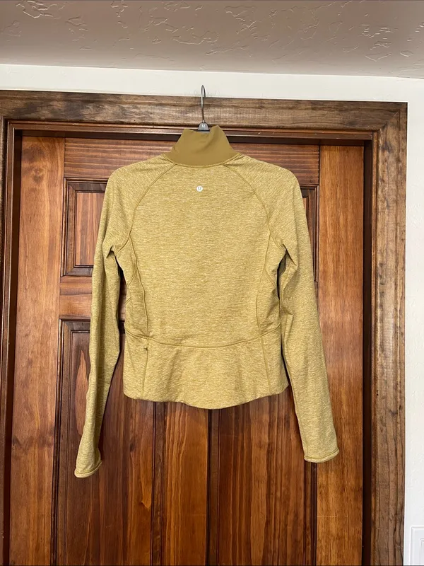 Lululemon Always Alert Half Zip
Heathered Grape Leaf size 6 - Image 5