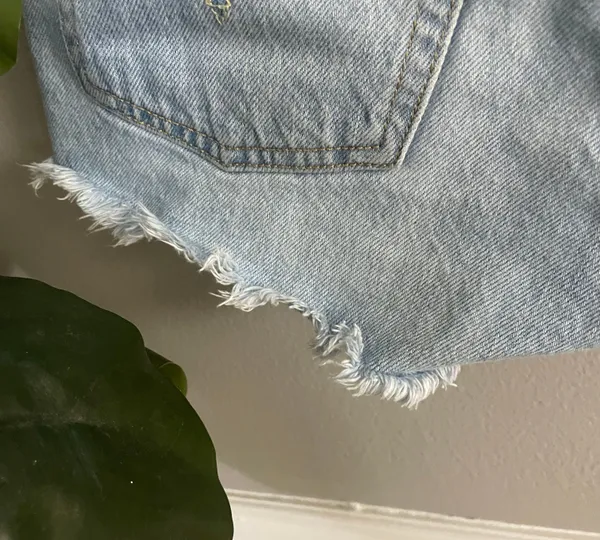 Levi's 501 Light Wash High Rise Denim Shorts Raw Hem Size 25 - Image 9