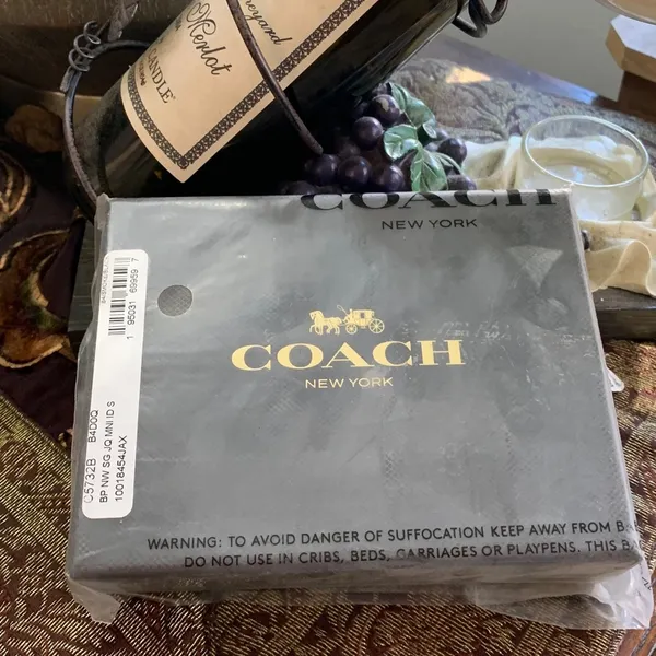Authentic COACH 1941 leather/signature jacquard zip top card case/Keychain/ID - Image 2