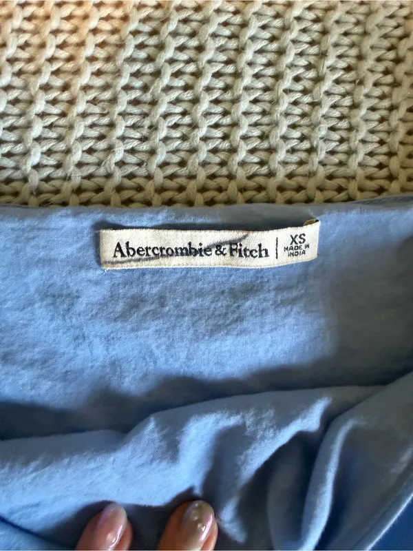 Abercrombie & Fitch Light Blue Square-Neck Puff Sleeve Top - Image 4