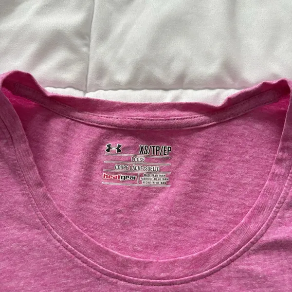 Under Armour Womens Size XS‎ Loose HEATGEAR Short Sleeve T-Shirt Tee Pink Active - Image 2