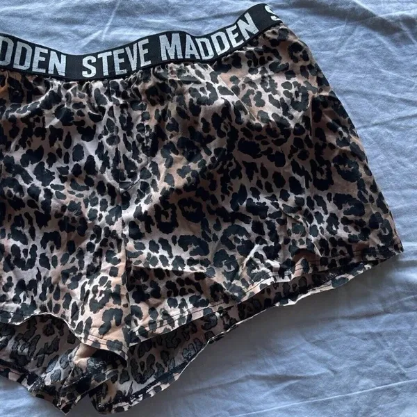 Steve Madden Women's Shorts Cheetah Print sz Small Pjs Comfy Daily Shorts - Image 3
