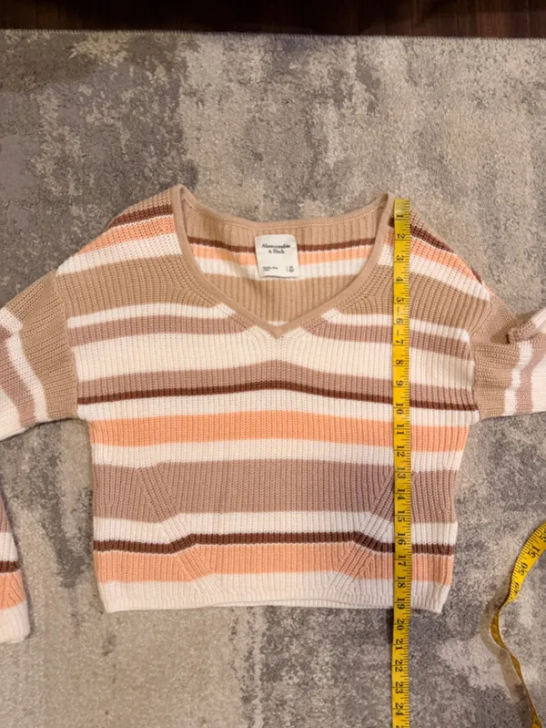 Abercrombie & Fitch Striped V-Neck Sweater in Beige, White, Peach - Image 5