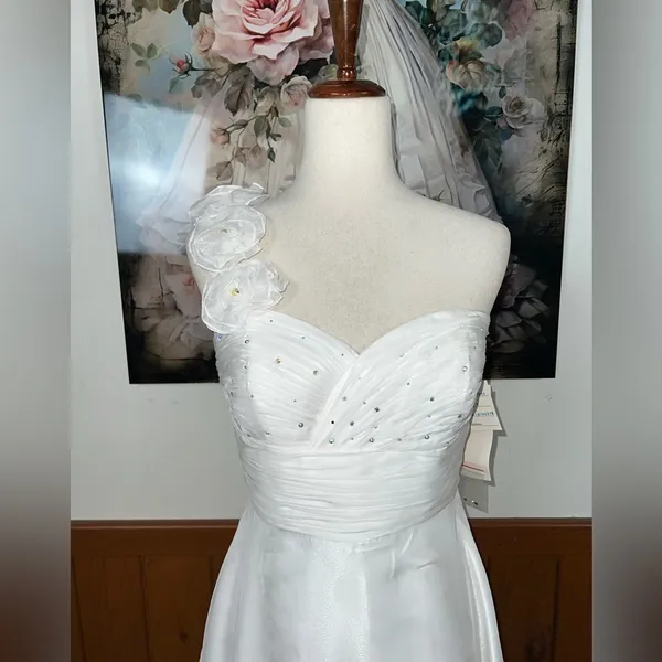 Elegant New Fiesta Organza White One-Shoulder Wedding Gown! - Image 3