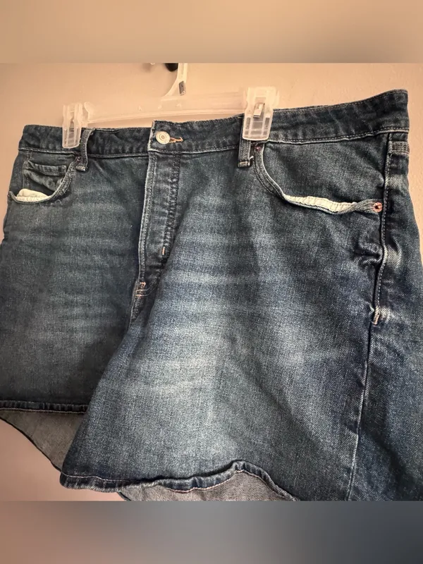 Old Navy OG Straight High Rise Buttonfly Dark Wash Denim Shorts Size-18 - Image 3