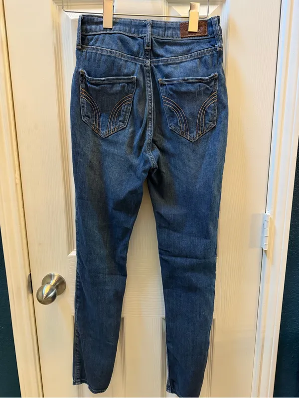 Hollister Slim Straight-Leg Jeans in Medium Blue Wash - Image 2