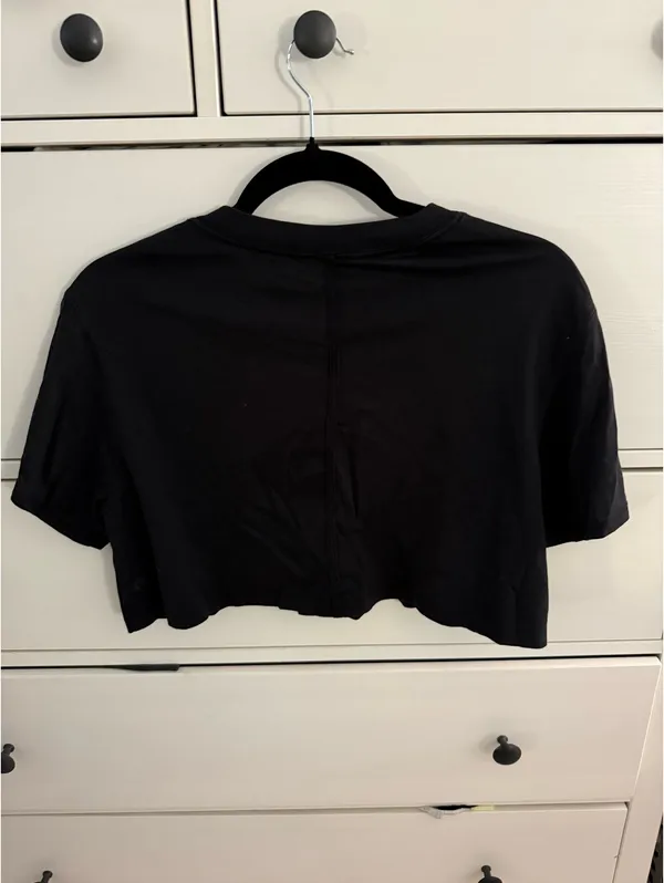 Black Athletic T Shirt Size 4 - Image 2