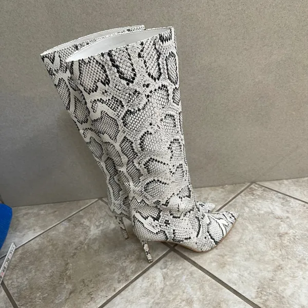 Guess‎ dayton Women's Snake Print Knee Heel Boots Pointed Toe used 1x EUC - Image 3