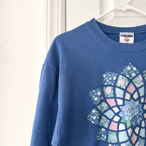 Jerzees Vintage Blue Crew Sweatshirt Embroidered Floral Patchwork Starburst Med - Image 3