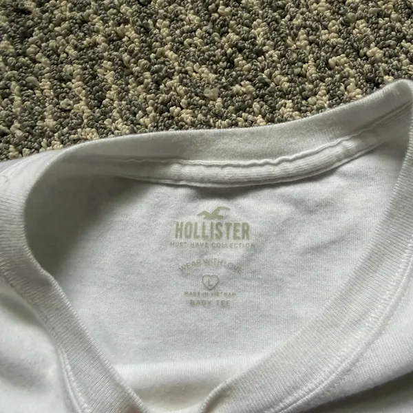 Hollister White Short Sleeve Cropped Shirt - Image 2