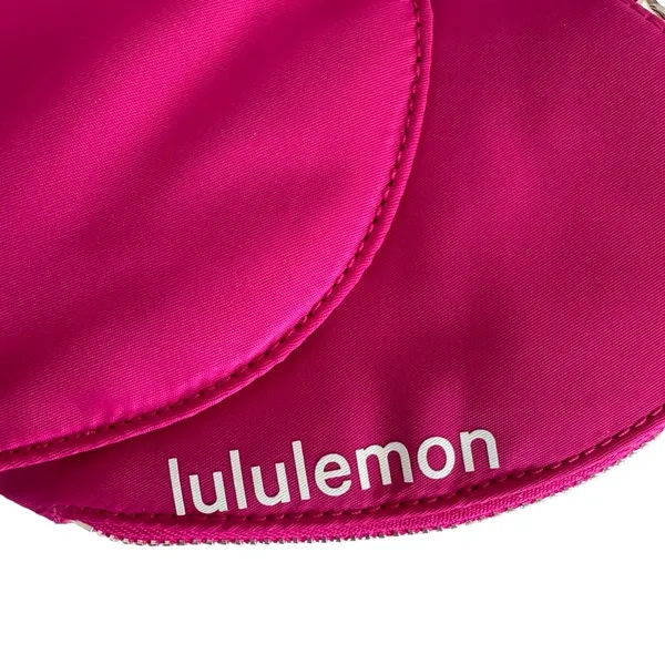 Lululemon Dual Pouch Wristlet Heart Passionate / Passionate / Gold - Image 15