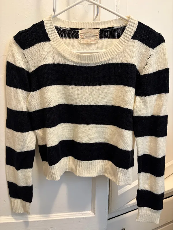 Ambiance Black and Cream Striped Crewneck Sweater Size Small - Image 5