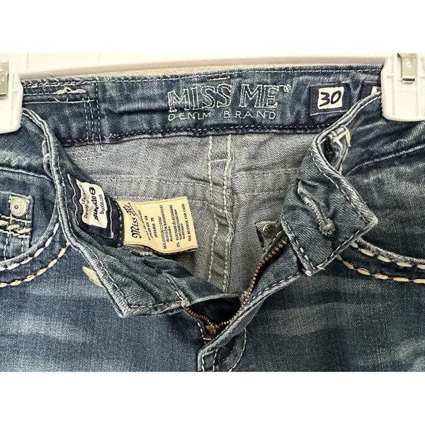 Miss Me jeans Easy Boot heavy stitching embellished back pockets Size 30 - Image 4