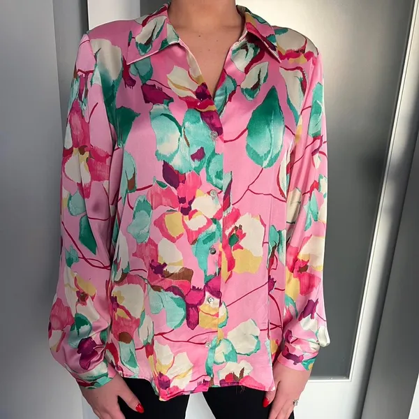 Zara Pink Floral Silky Button Up Blouse Size Medium - Image 6