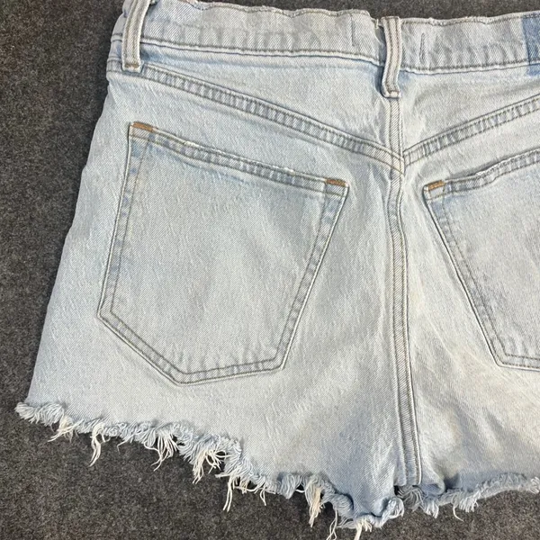 Abercrombie & Fitch The Mom Short Light Wash High Rise Distressed Denim 28 6‎ - Image 9