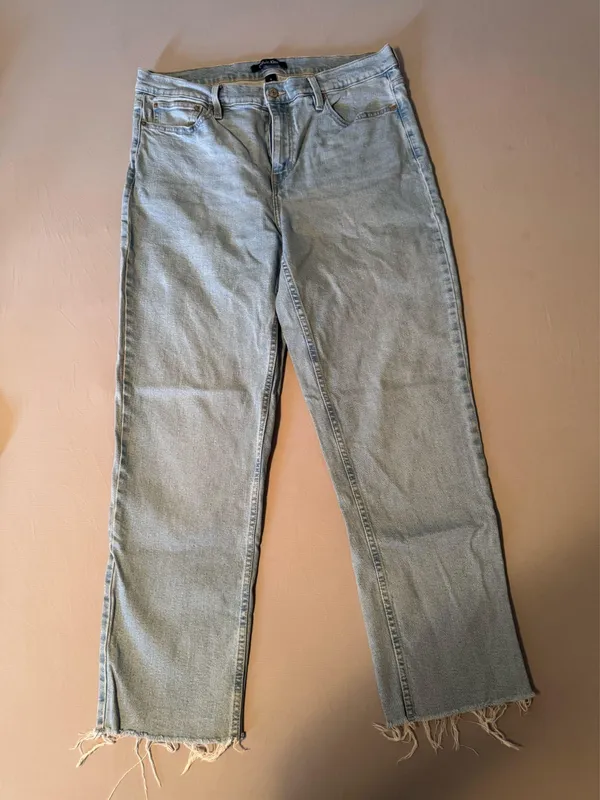 Calvin Klein loose fit raw hem straight leg light wash jeans - Image 2