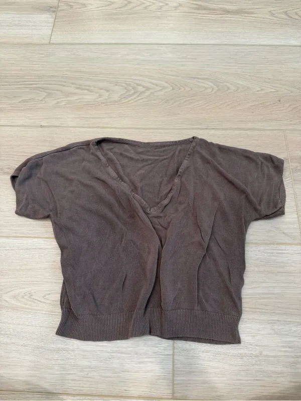Lulus Basic V Neck Summer Crop Top - Image 2