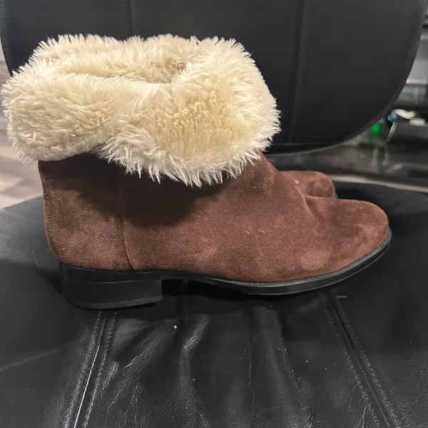 Ellen Tracy Brown Suede Boots with Faux Fur Trim - Image 3