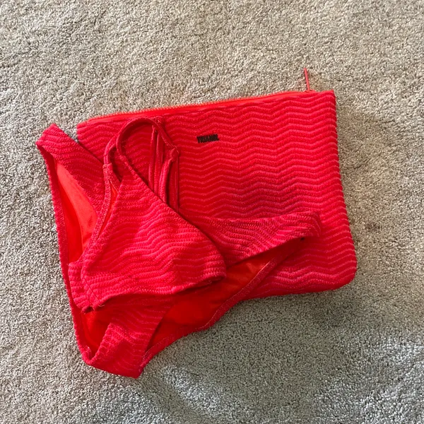 red triangl bikini!! top xs bottoms small - Image 4
