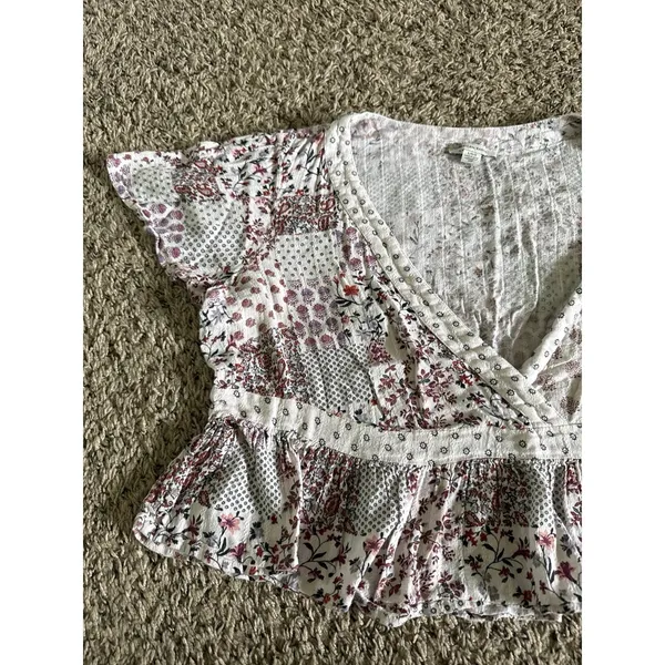 American Eagle Outfitters Women's floral boho patchwork cropped top size large‎ - Image 3