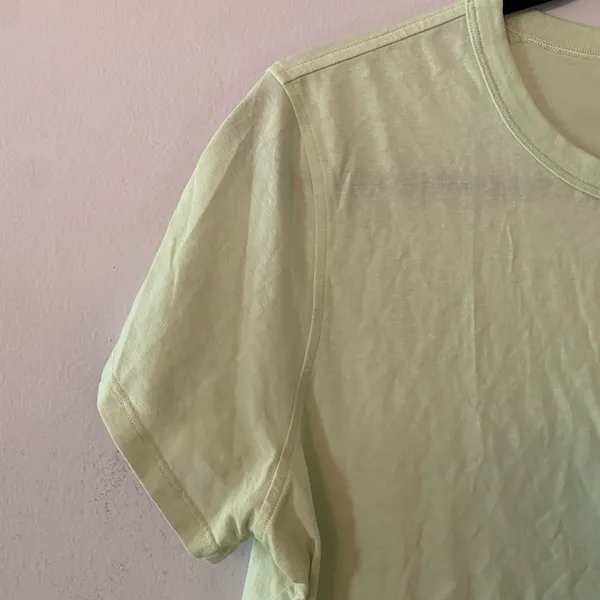 Lululemon Large Mint Green Cropped Short Sleeve Shirt Athleisure Women's size 10 - Image 3