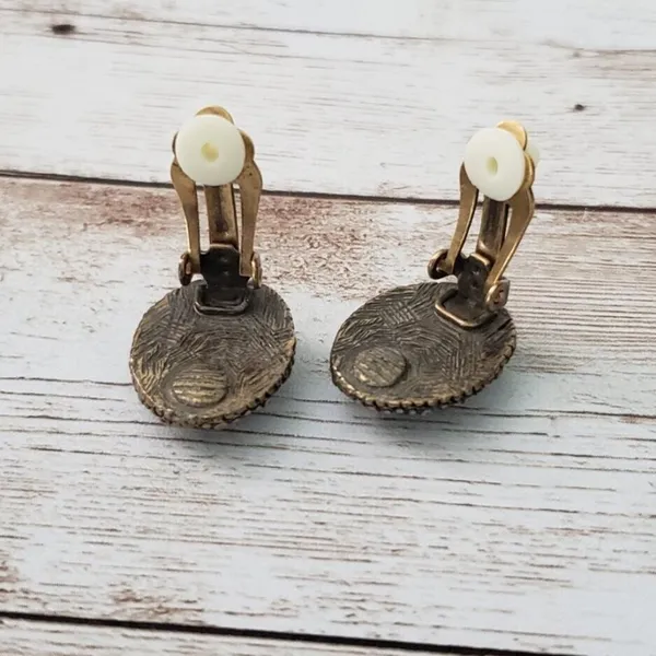 Vintage Clip On Earrings Black Faceted Gem with Ornate Halo - Image 4