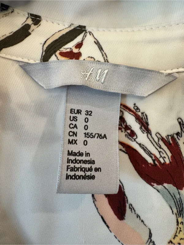 H & M Women’s Long Sleeve Buttons Up Floral Print Blouse Size 0 Hummingbird‎ - Image 7