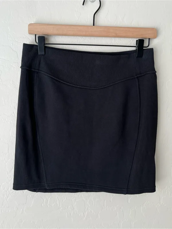 Lululemon high rise scuba mini skirt stretch travel black small - Image 8