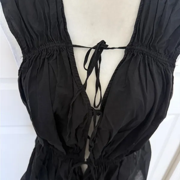 H&M Black Sleeveless Blouse with Tie Details - Image 5