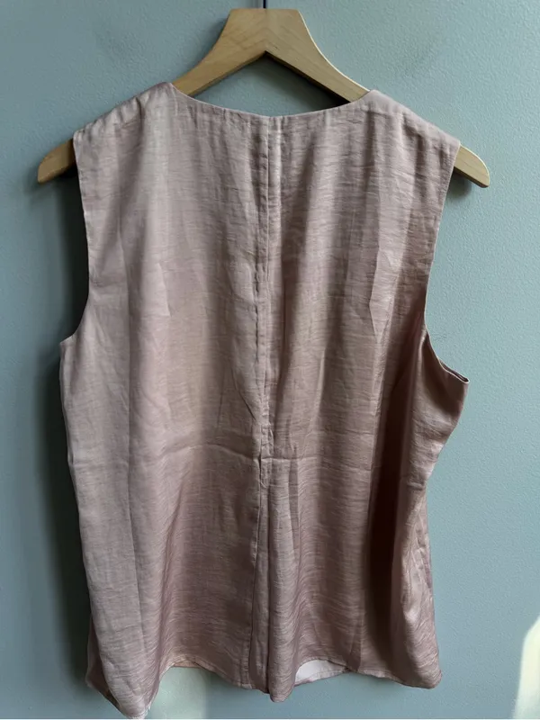 Cabi NWOT Bloom Button Up Blouse Fawn Tan Size Large Style 3603 Sleeveless Satin - Image 8