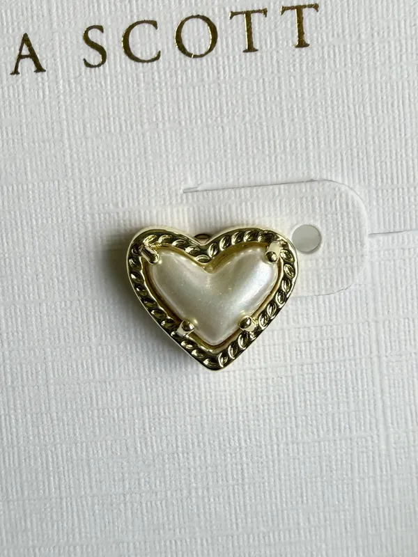 Kendra Scott Ari Heart Gold Stud Earrings in Ivory Mother-of-Pearl - Image 4