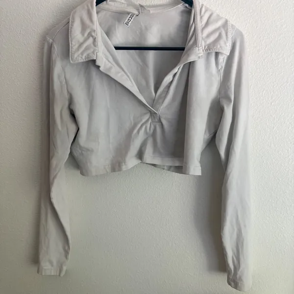 H&M Divided White Long Sleeve Polo Crop Top V-Neck Size Large - Image 3