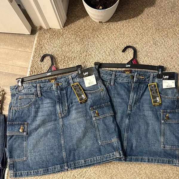 Lee Blue Denim Skirt sizes 6 and 4 - Image 7