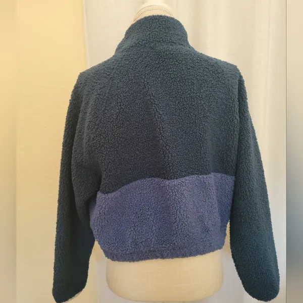 Old Navy NWT Long-Sleeve Oversized Two-Tone Sherpa Sweatshirt for Women - Image 9